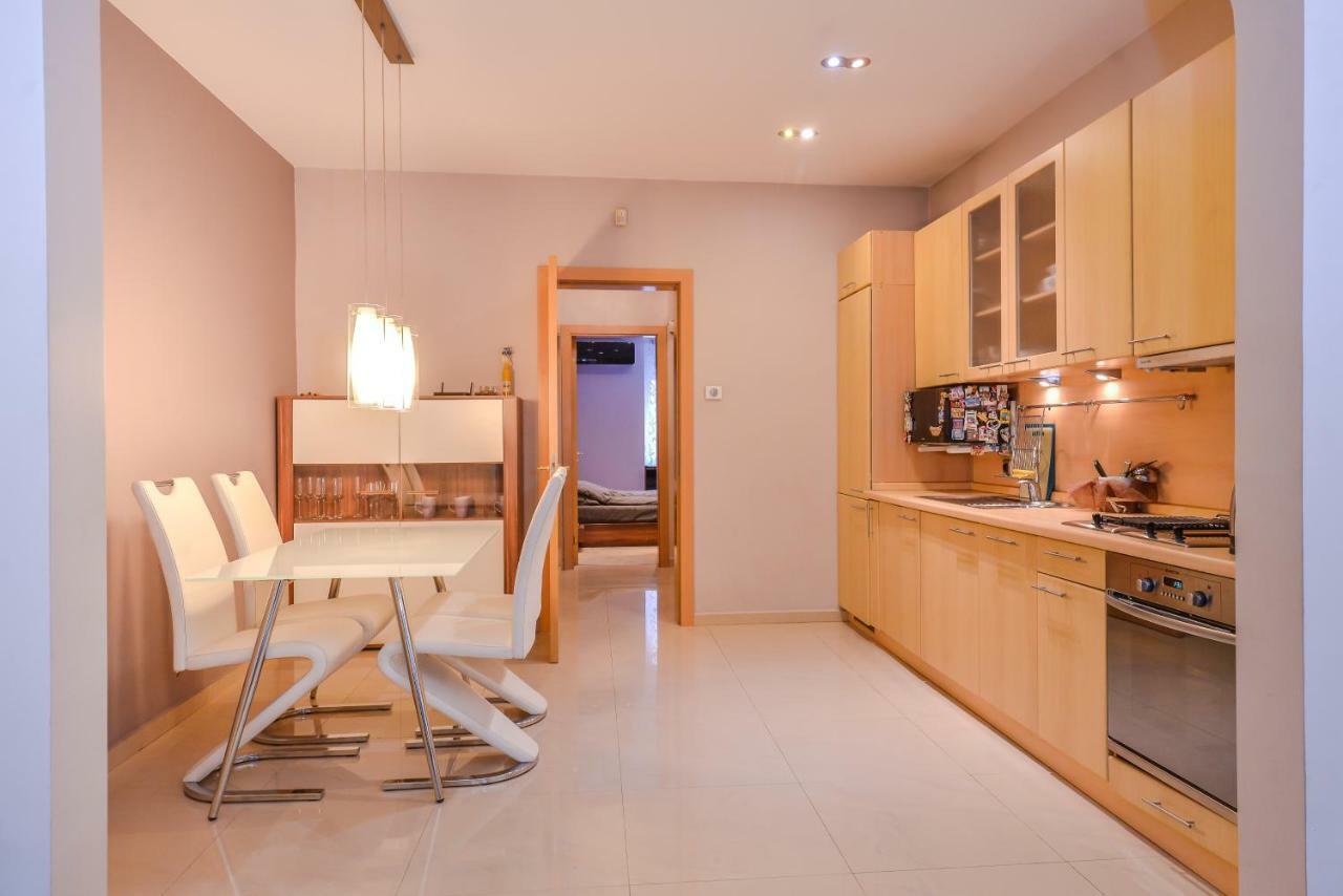 Extravaganzzo - Super Central One Bedroom Modern Apartment By Flat Mаnager Sofia Exteriör bild